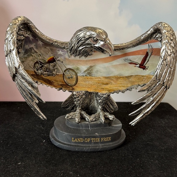 The Bradford Exchange Other - 🔥The Bradford Exchange Collectible LAND OF THE FREE Eagle sculpture